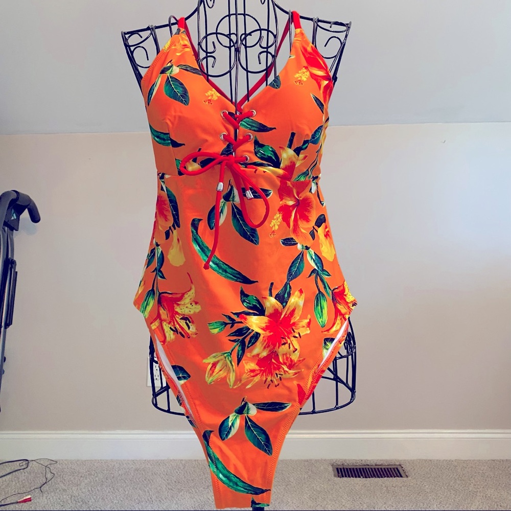 Cupshe, NWT XL one piece.  Floral print with lace up front